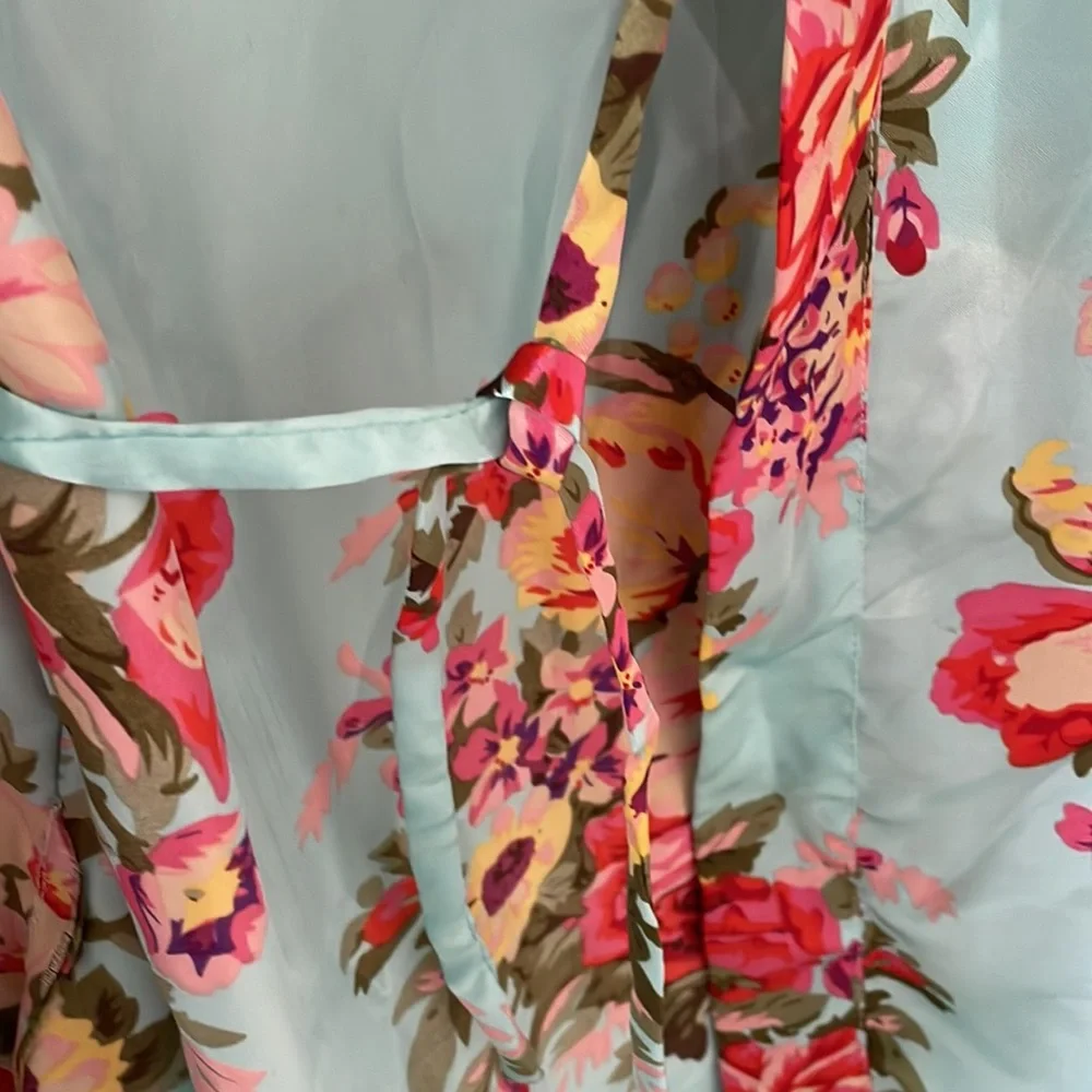 Ms Lovely Silk Robe - Picture 7 of 7